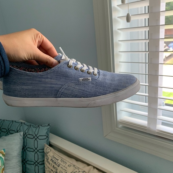 Vans - Picture 3 of 7